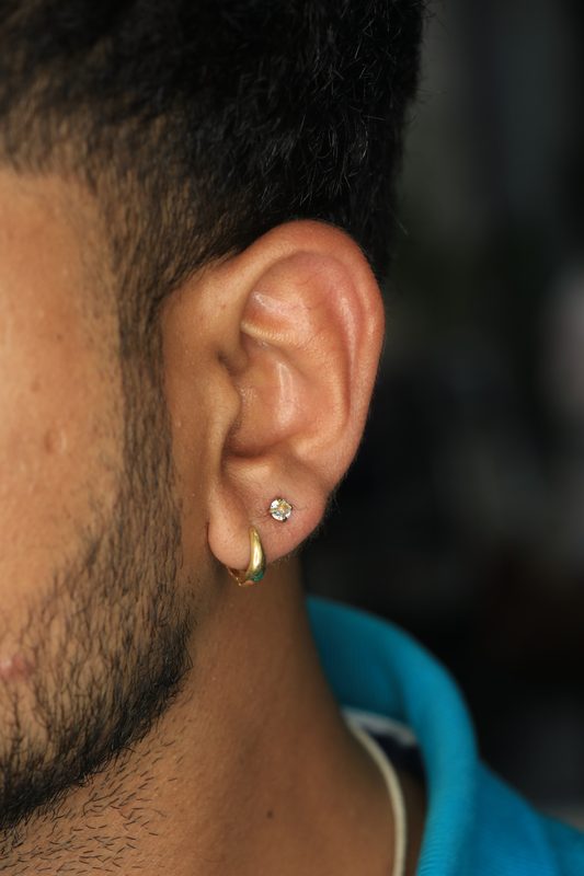 Solitaire stud with gold hoop lobe piercing