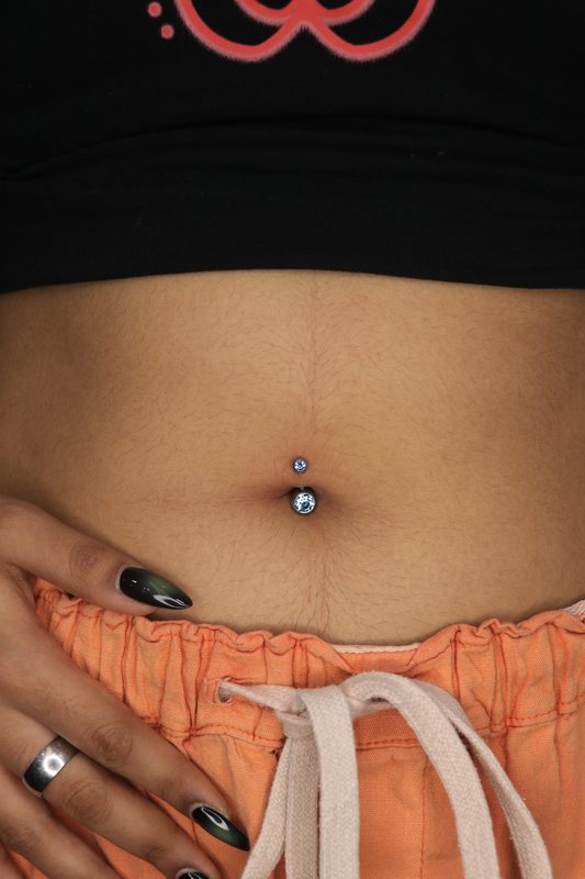 Navel piercing with blue crystal banana bar